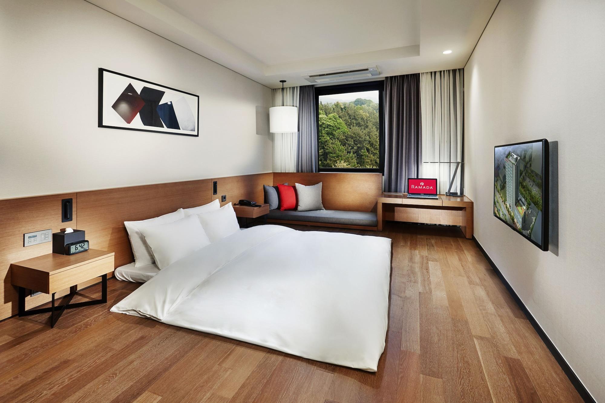 Ramada By Wyndham Gunsan Hotel Exterior photo